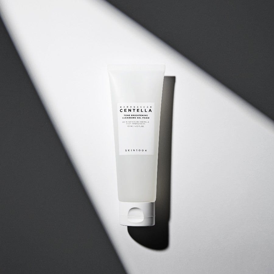 جل رغوي منظف ومفتح للبشرة من SKIN1004 Centella Tone - 125 مل