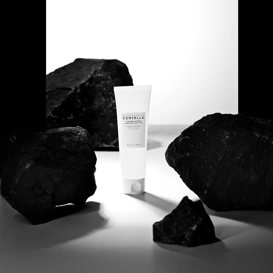 جل رغوي منظف ومفتح للبشرة من SKIN1004 Centella Tone - 125 مل
