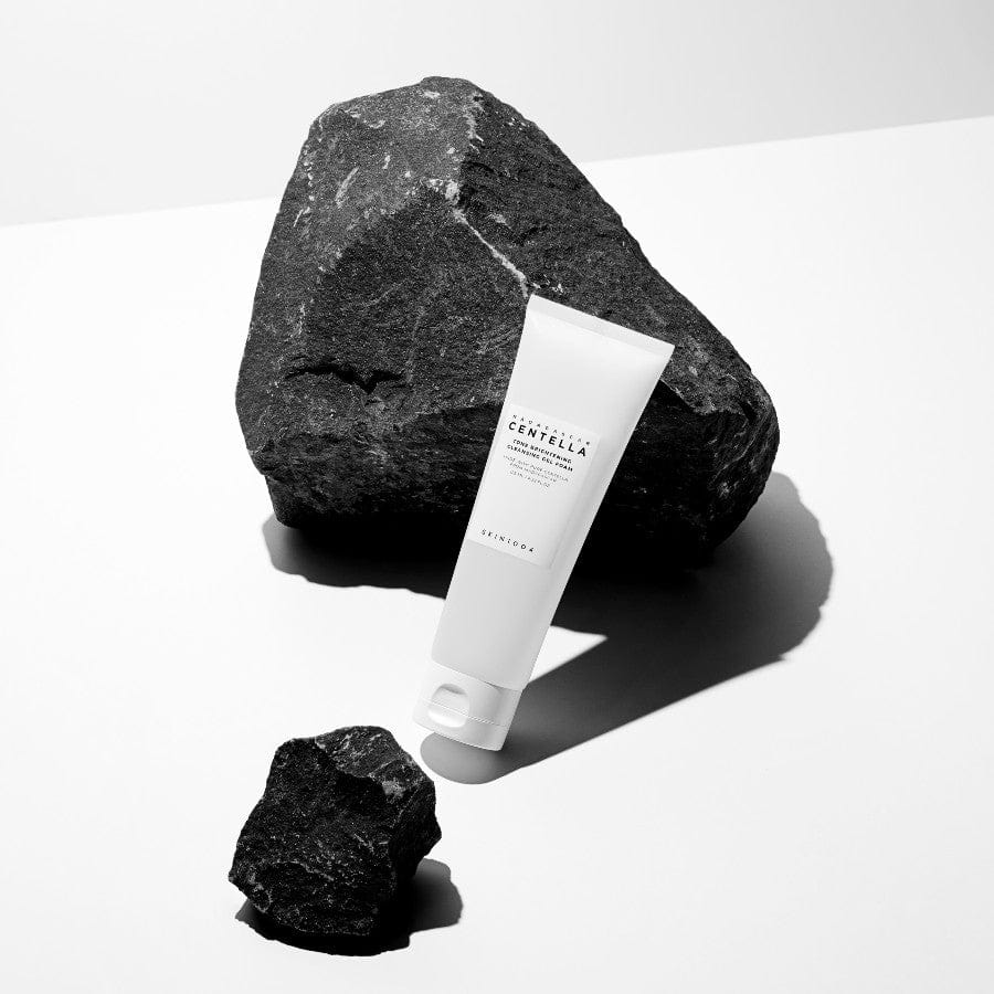 جل رغوي منظف ومفتح للبشرة من SKIN1004 Centella Tone - 125 مل